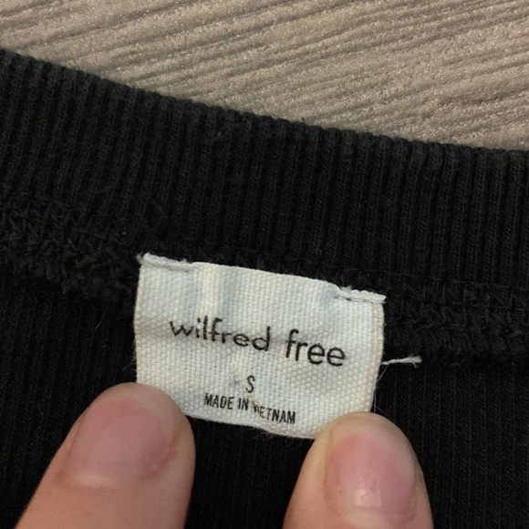 Aritzia long sleeve - Picture 2 of 2